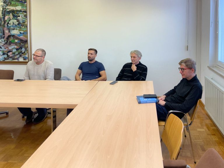 Gostujoča profesorja z ukrajineske univerze sta predavala na UM FGPA (4)