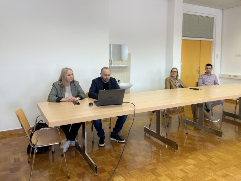 Gostujoča profesorja z ukrajineske univerze sta predavala na UM FGPA (6)