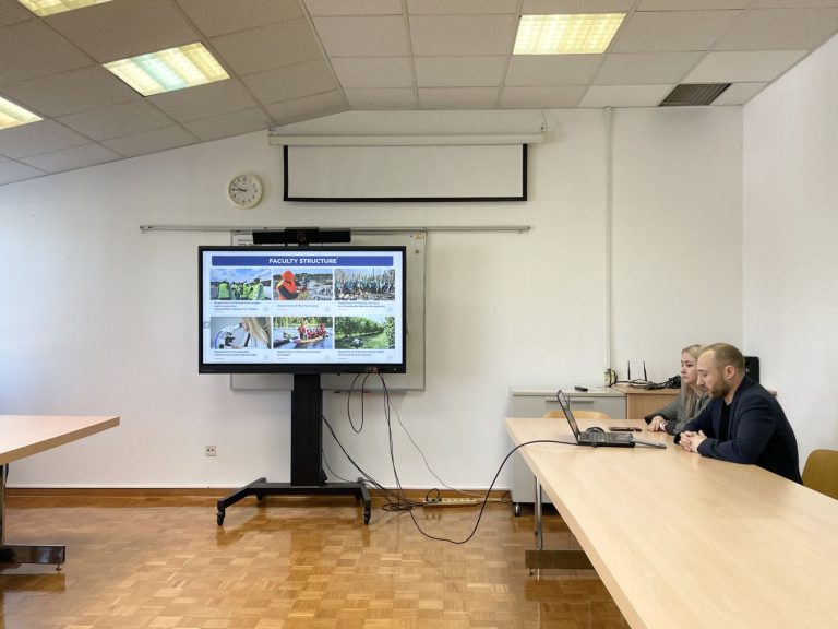 Gostujoča profesorja z ukrajineske univerze sta predavala na UM FGPA (7)