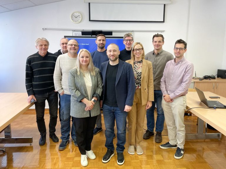 Gostujoča profesorja z ukrajineske univerze sta predavala na UM FGPA (8)